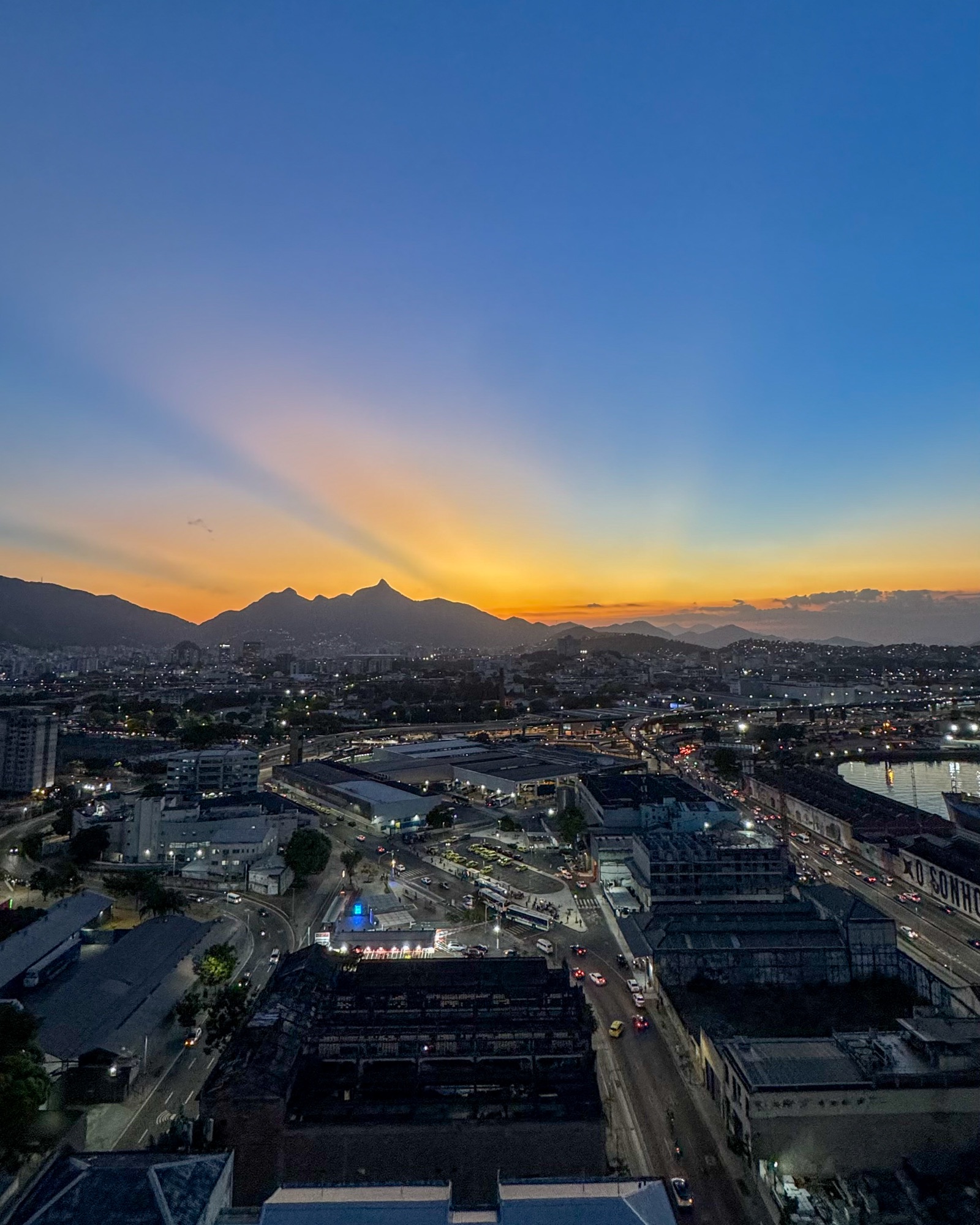 Novo Rooftop é aberto ao público no Intercity Porto Maravilha, no centro do Rio de Janeiro