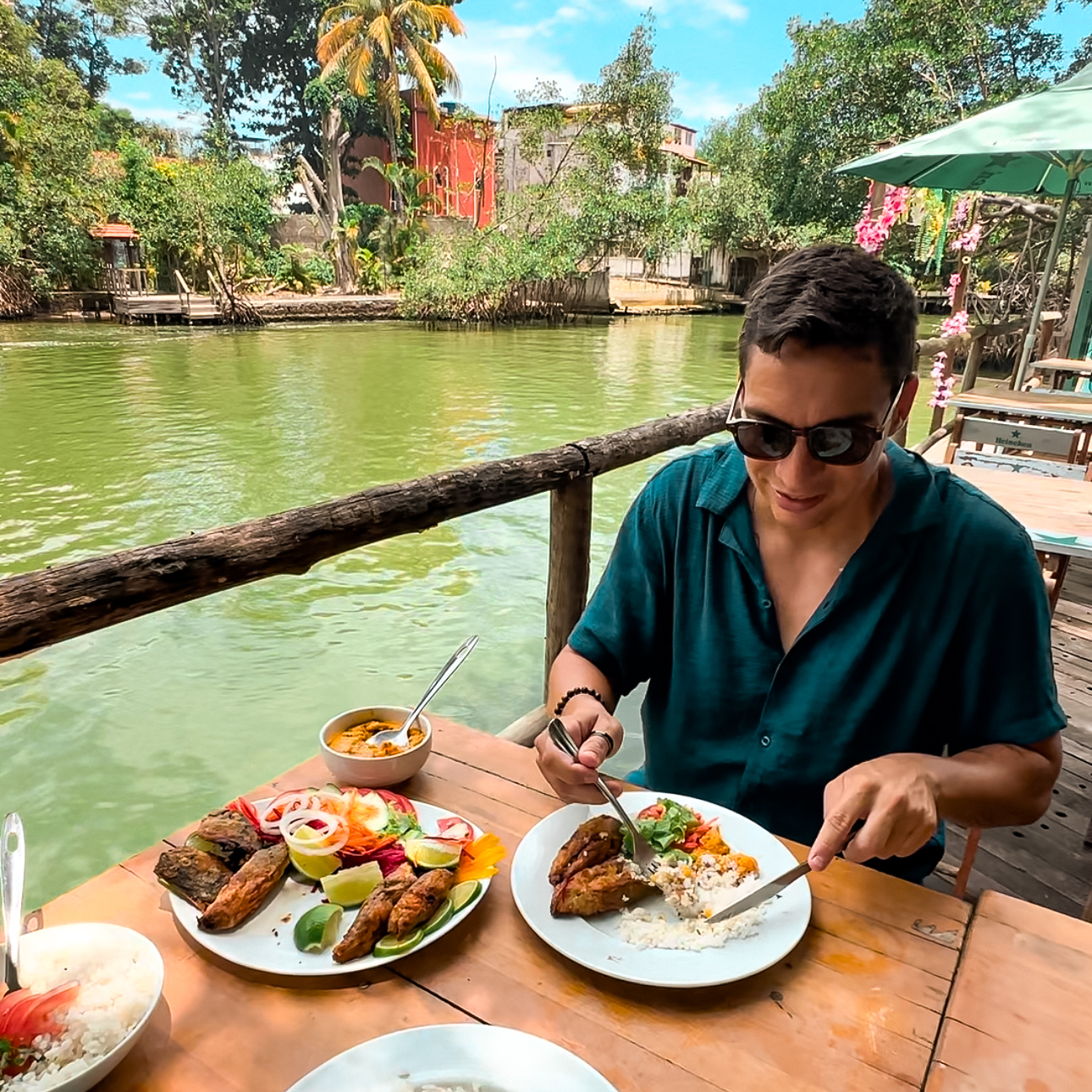 Conheça o Restaurante Ilha da Fantasia, na região da Ilha da Gigoia, Barra da Tijuca