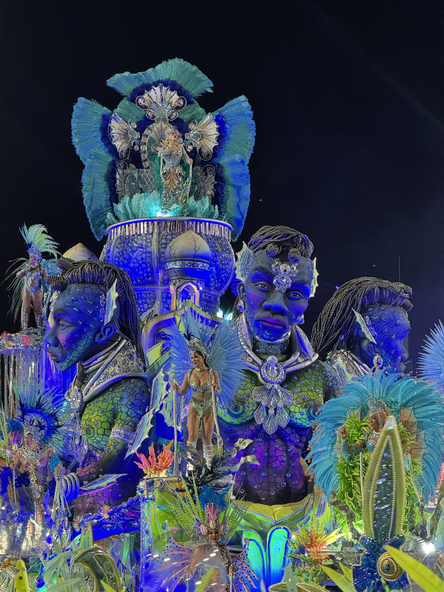 Unidos da Tijuca, Beija-Flor, Salgueiro e Vila Isabel desfilam no segundo dia de Sapucaí