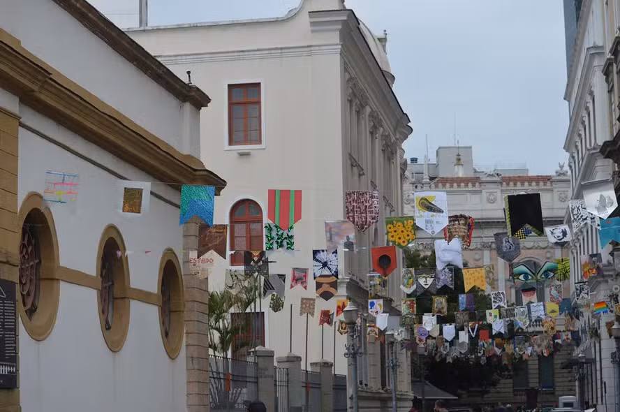 Festival de Bandeiras do Rio reúne 500 artistas no Centro durante a Semana de Arte